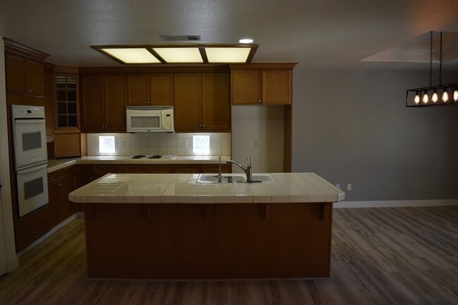 Building Photo - 6310 Diamond Ct