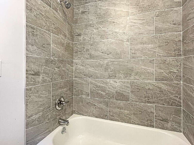 Building Photo - 1121 E 53rd St