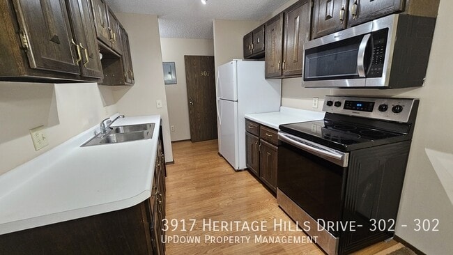 Building Photo - 3917 Heritage Hills Dr