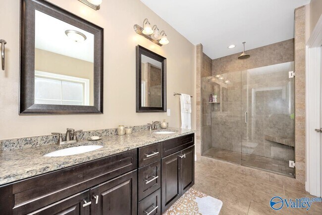 Building Photo - 216 SW Winterbranch Rd