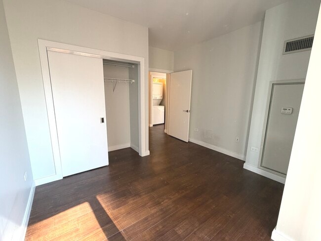 Building Photo - 845 N State St