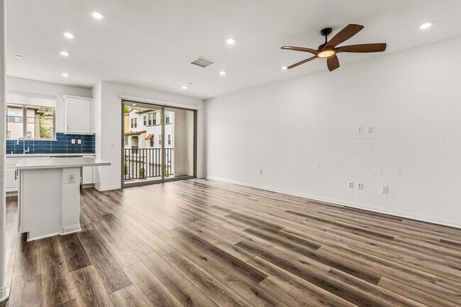 Building Photo - Highly upgraded 3 Bed 3 Bath Townhome with Resort Style Amenities