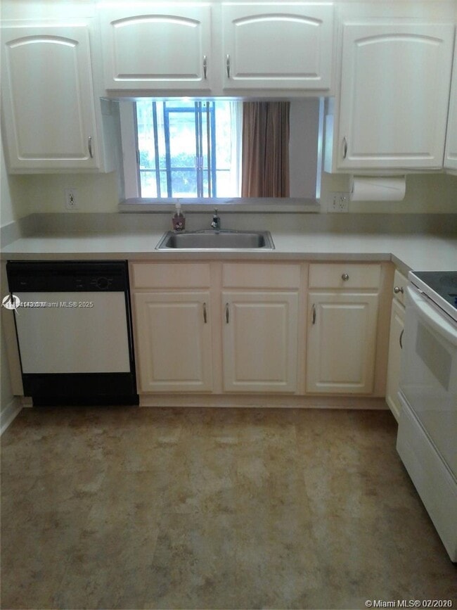 Primary Photo - 701 SW 142nd Ave