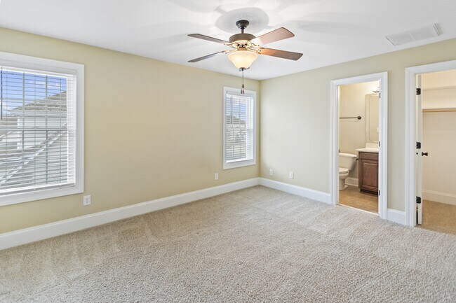 Building Photo - 1624 Brook Hollow Dr