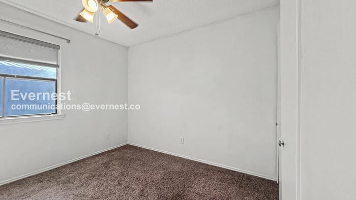 Building Photo - 900 Taulbee Ln