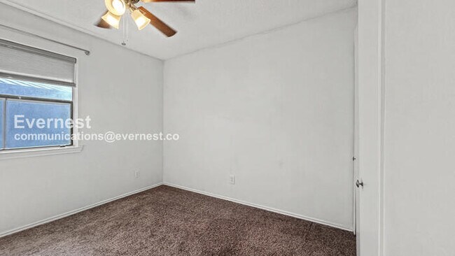 Building Photo - 900 Taulbee Ln