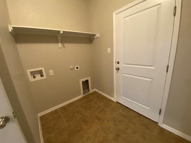 Building Photo - 21607 Surrey Ln