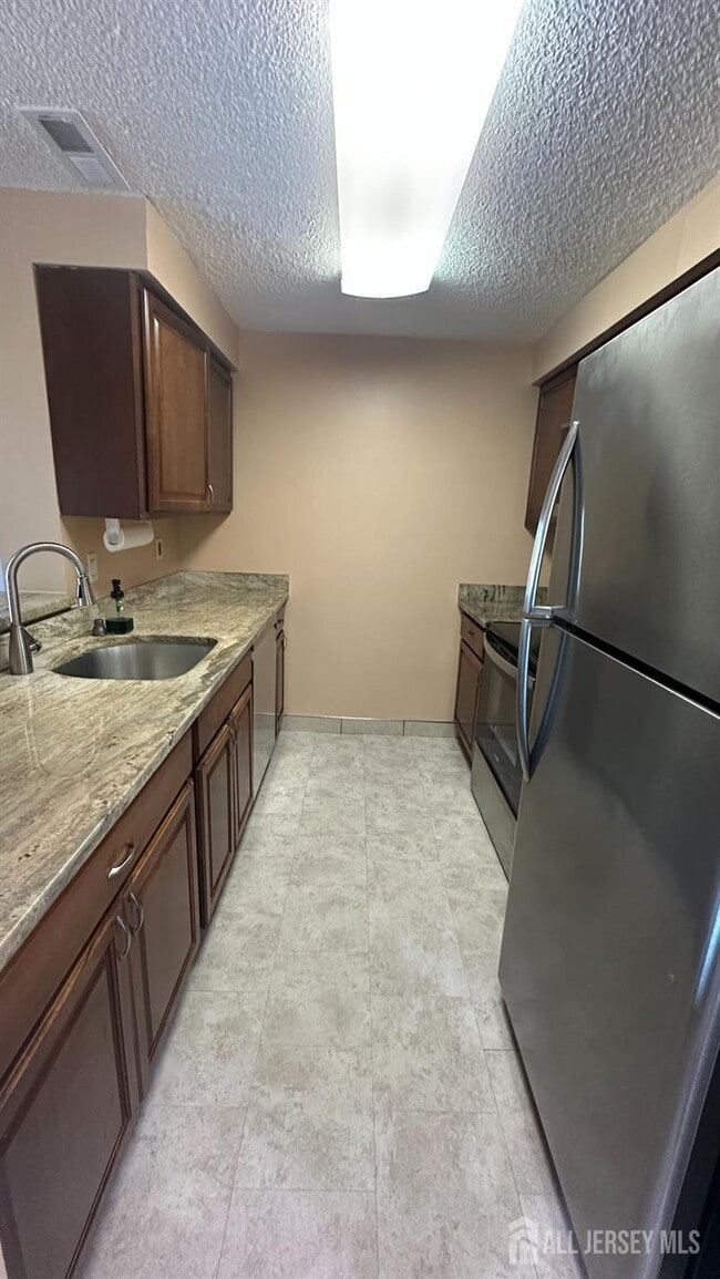 Building Photo - 9002 Tamarron Dr