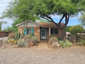 Building Photo - Beautiful 2 bedroom 2 bathroom home!