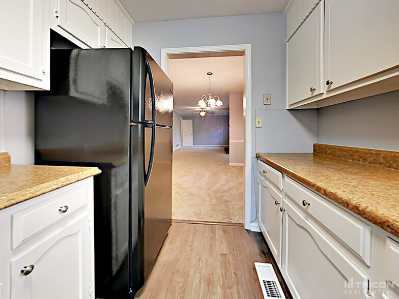 Building Photo - 490 Rocky Creek Dr