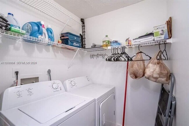 Building Photo - 1245 SW 46th Ave