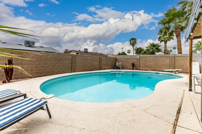 Building Photo - STUNNING 4 bed/2 bath Scottsdale Home- FURHISHED or UnFURNISHED