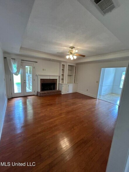 Building Photo - 204 Foxwood Cove