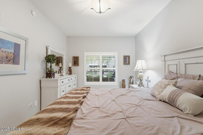 Building Photo - 5350 E Deer Valley Dr