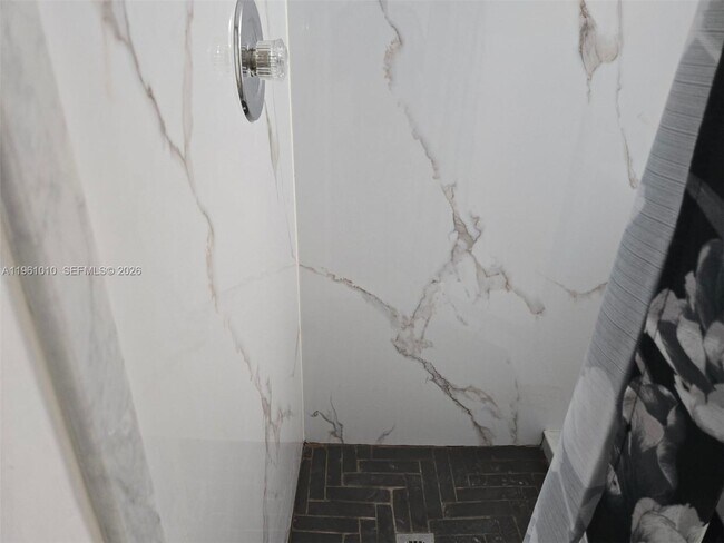 Building Photo - 5921 Washington St