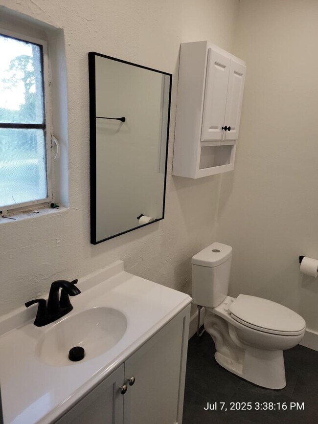 Building Photo - 4 Bedroom Historic Residential Unit Near Downtown Pensacola