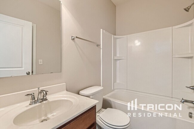 Building Photo - 1804 Hoosac Dr