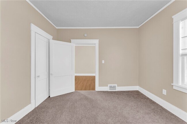 Building Photo - 54 W Grace St