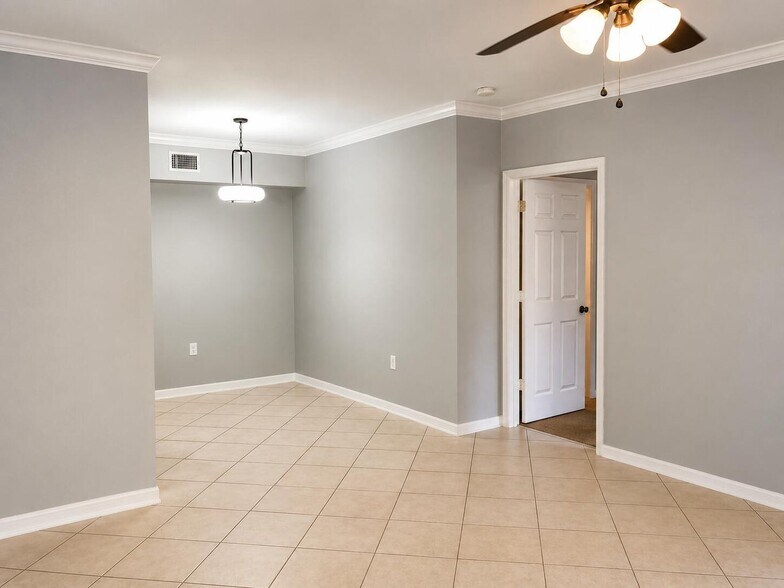 Building Photo - 6521 Emerald Dunes Dr