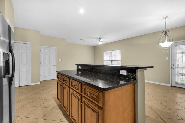 Building Photo - "Charming 3-Bedroom Townhouse Oasis in For...