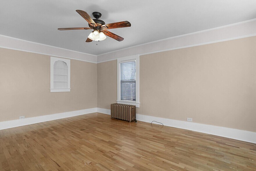 Building Photo - Well-Maintained Cottage with Private Yard ...