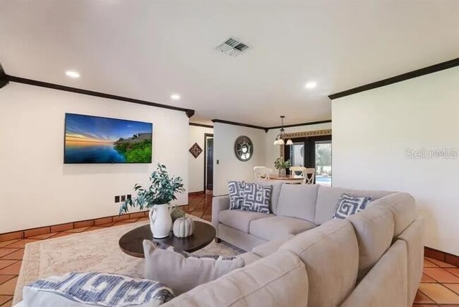 Building Photo - 2077 Racimo Dr