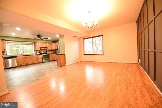 Building Photo - 111 Biscayne Ct