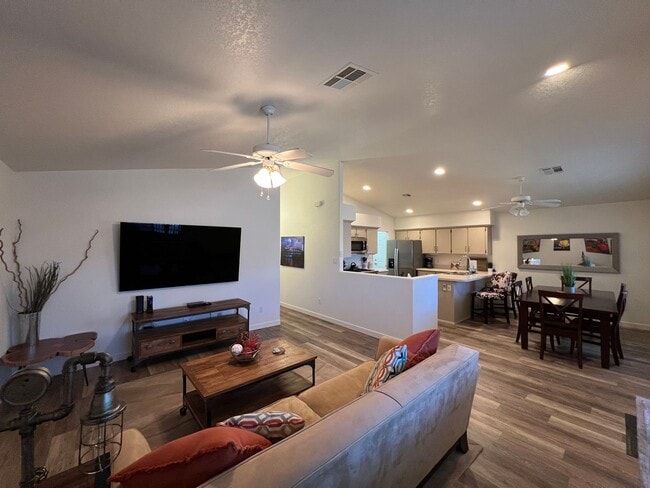 Building Photo - FURNISHED SHORT TERM RENTAL!