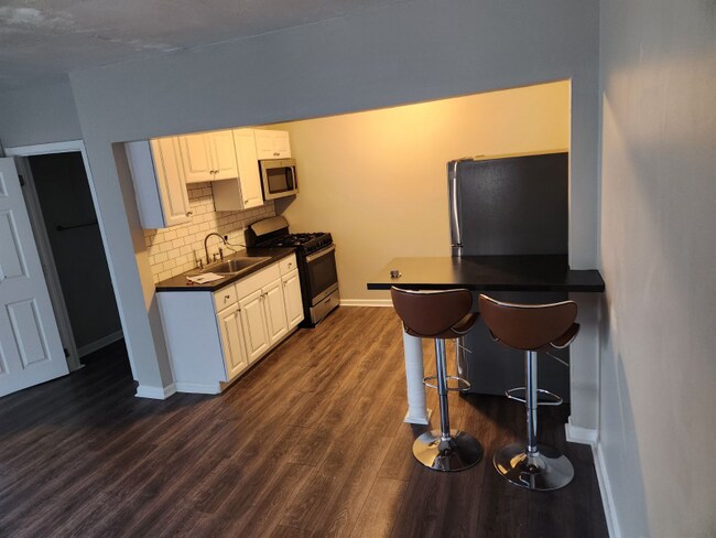 Building Photo - 945 Dana Ave