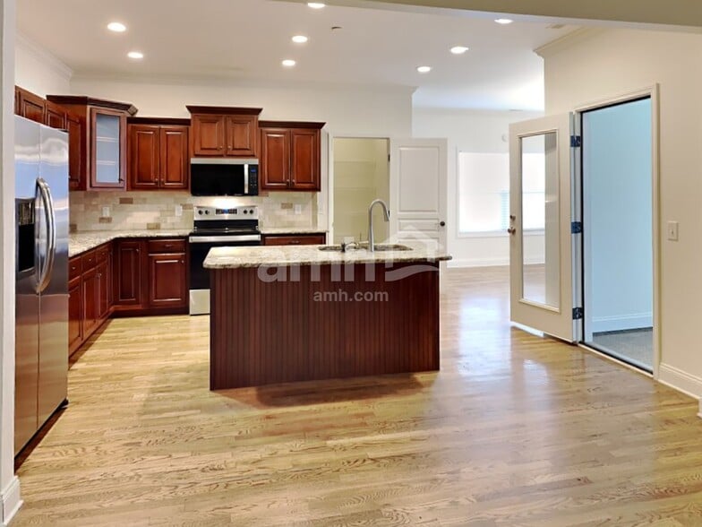 Building Photo - 1030 Spring Creek Dr