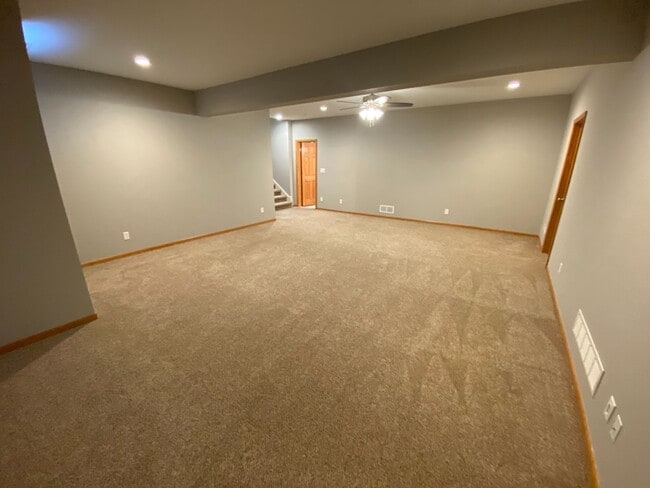 Building Photo - Wonderful Fox Chase home with fantastic spacious floor plan.