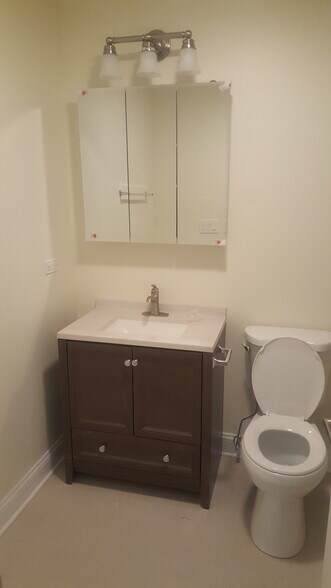 Building Photo - 4817 N Troy St