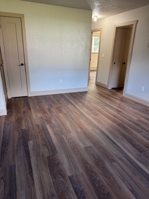 Living area - 350 S Poplar Ave