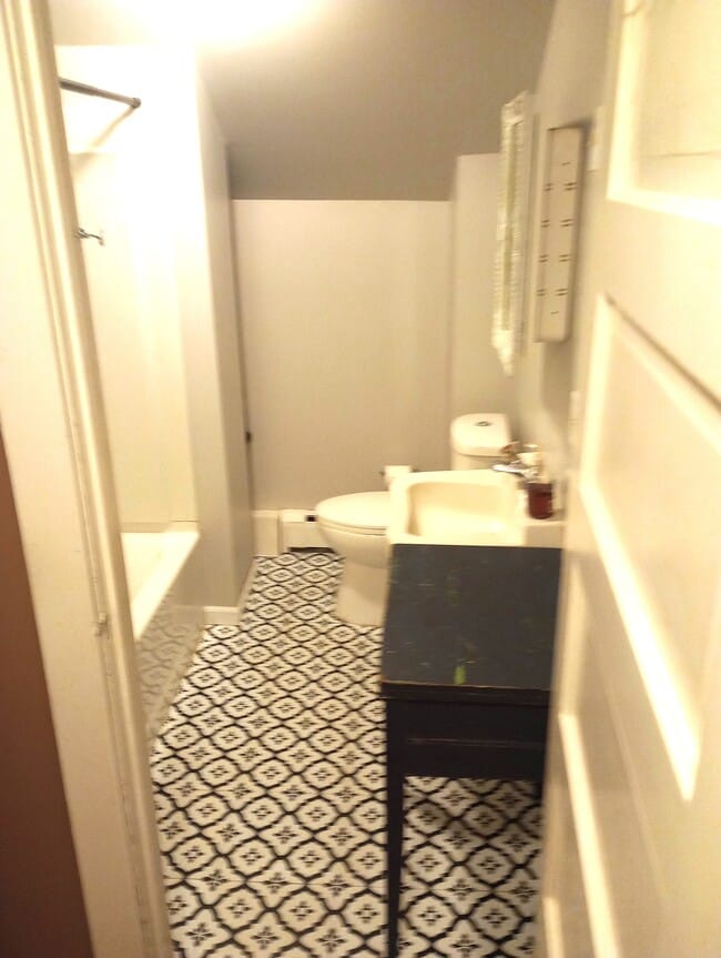 Building Photo - 400 E Lead St