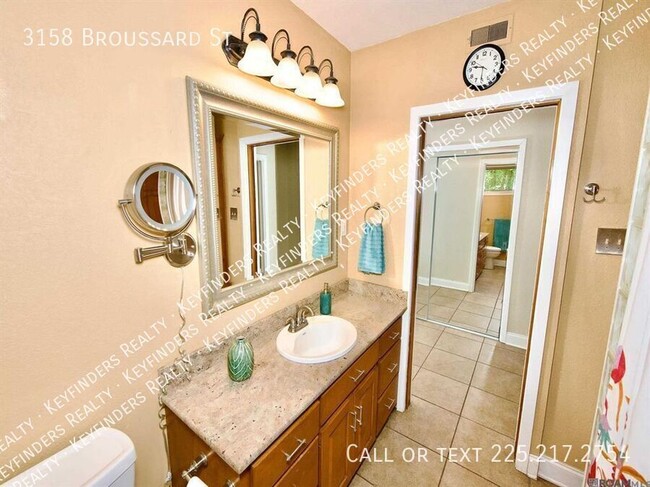 Building Photo - 3158 Broussard St