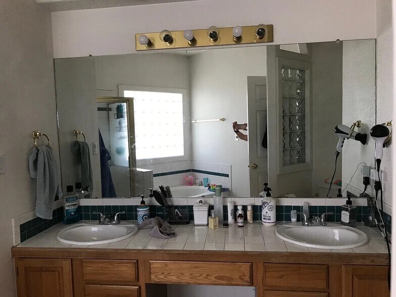 Building Photo - 8020 Brittany Ave NE