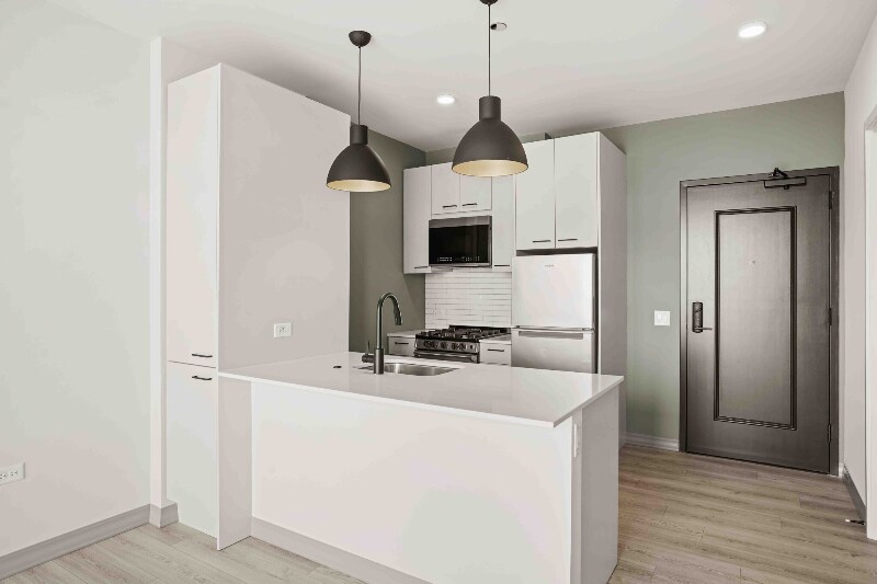 Primary Photo - 1717 W Webster Ave