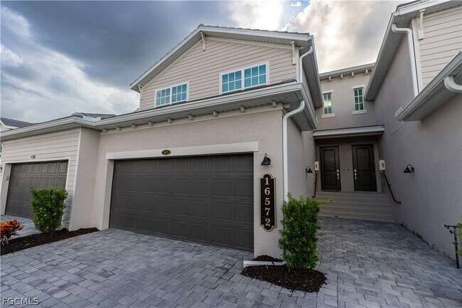 Building Photo - 16572 Kingwood Ln