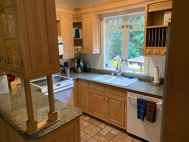Building Photo - Charming 1BR House in Shelton