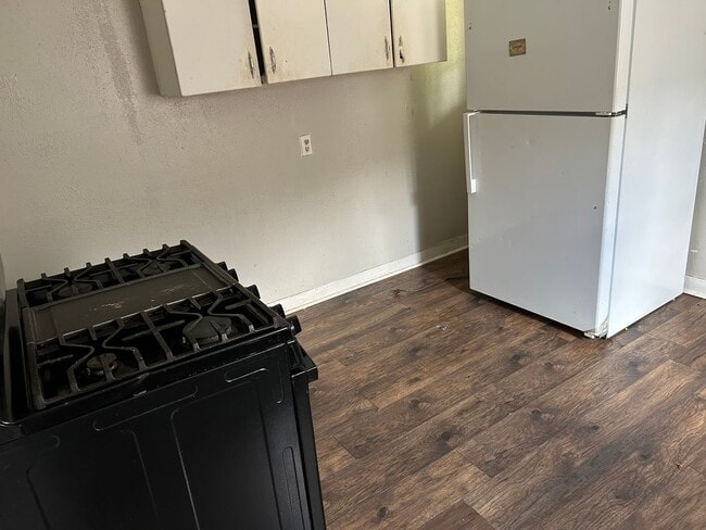 Building Photo - 1828 Scott-