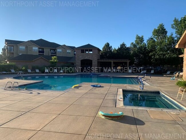 Building Photo - 2BR Condo w/ Fireplace, In-Unit Laundry & A/C in Parker