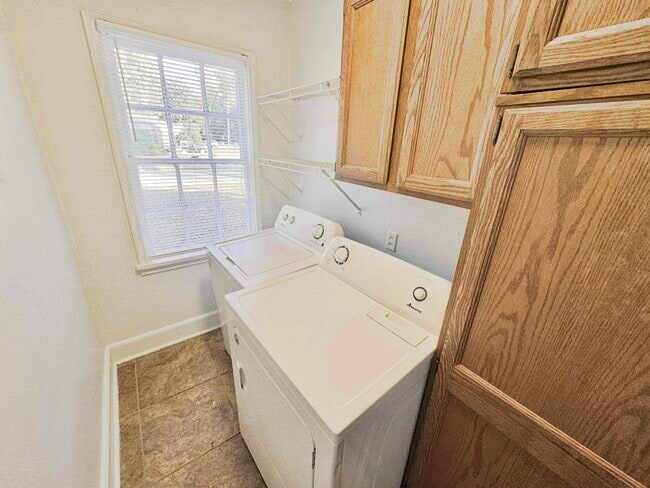 Building Photo - 3880 Spottswood Ave