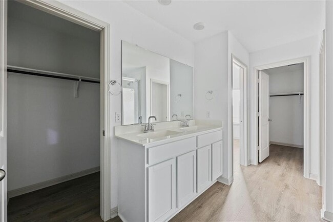 Building Photo - 212 Sweetwater Crk Ln