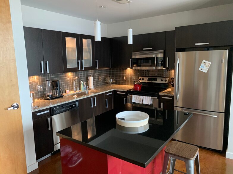 Building Photo - 600 12th Ave S