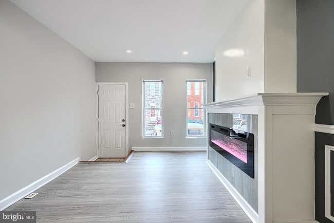 Building Photo - 1127 Sargeant St