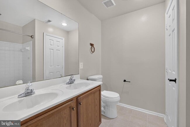 Building Photo - 5950 Ians Way