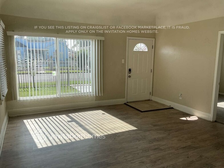 Building Photo - 1905 E Palmer St