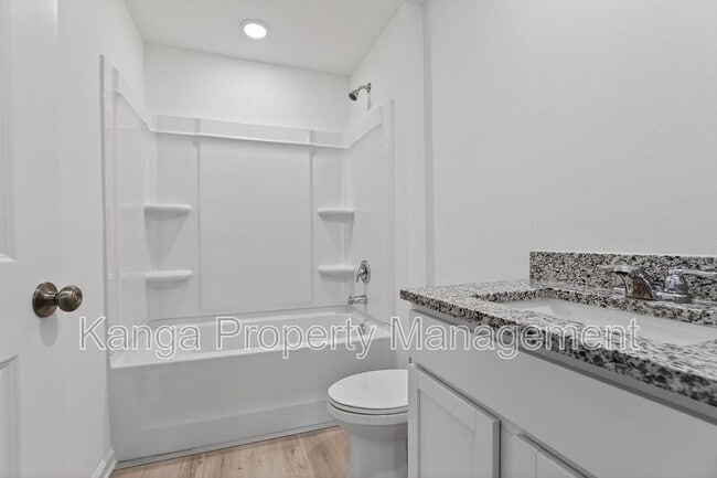 Building Photo - 1115 F Ave