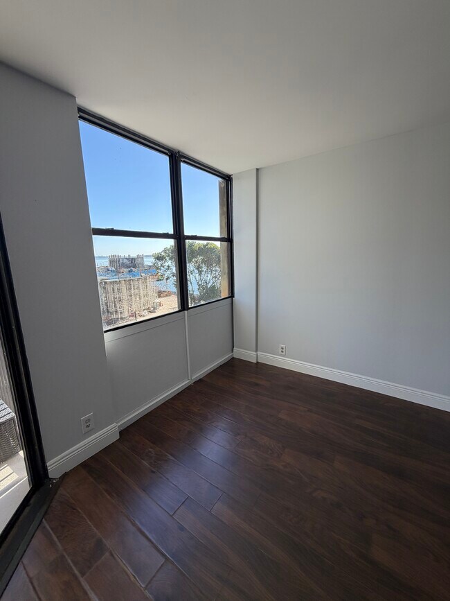 Building Photo - 1865 Brickell Ave