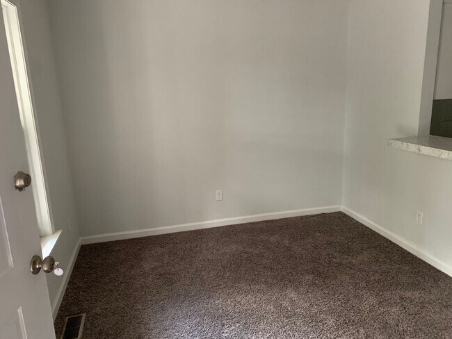 Building Photo - Updated 3 Bed, 2 Bath Home | Available July 30